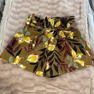 Zara high waist Multicolor Floral Patterned Shorts in mint condition w/ belt tie